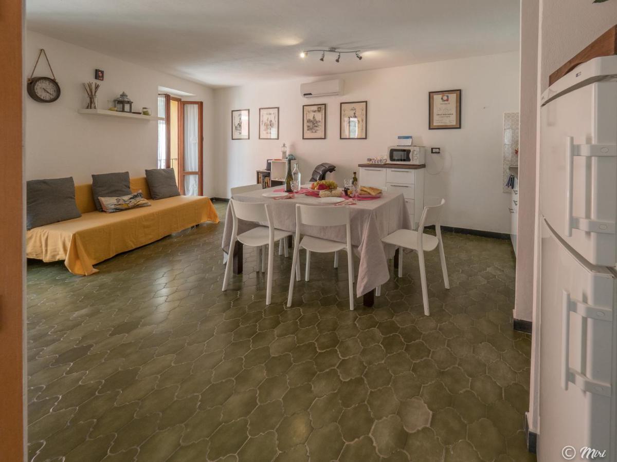 El Nin Apartment With Terrace เวอนาซซา ภายนอก รูปภาพ