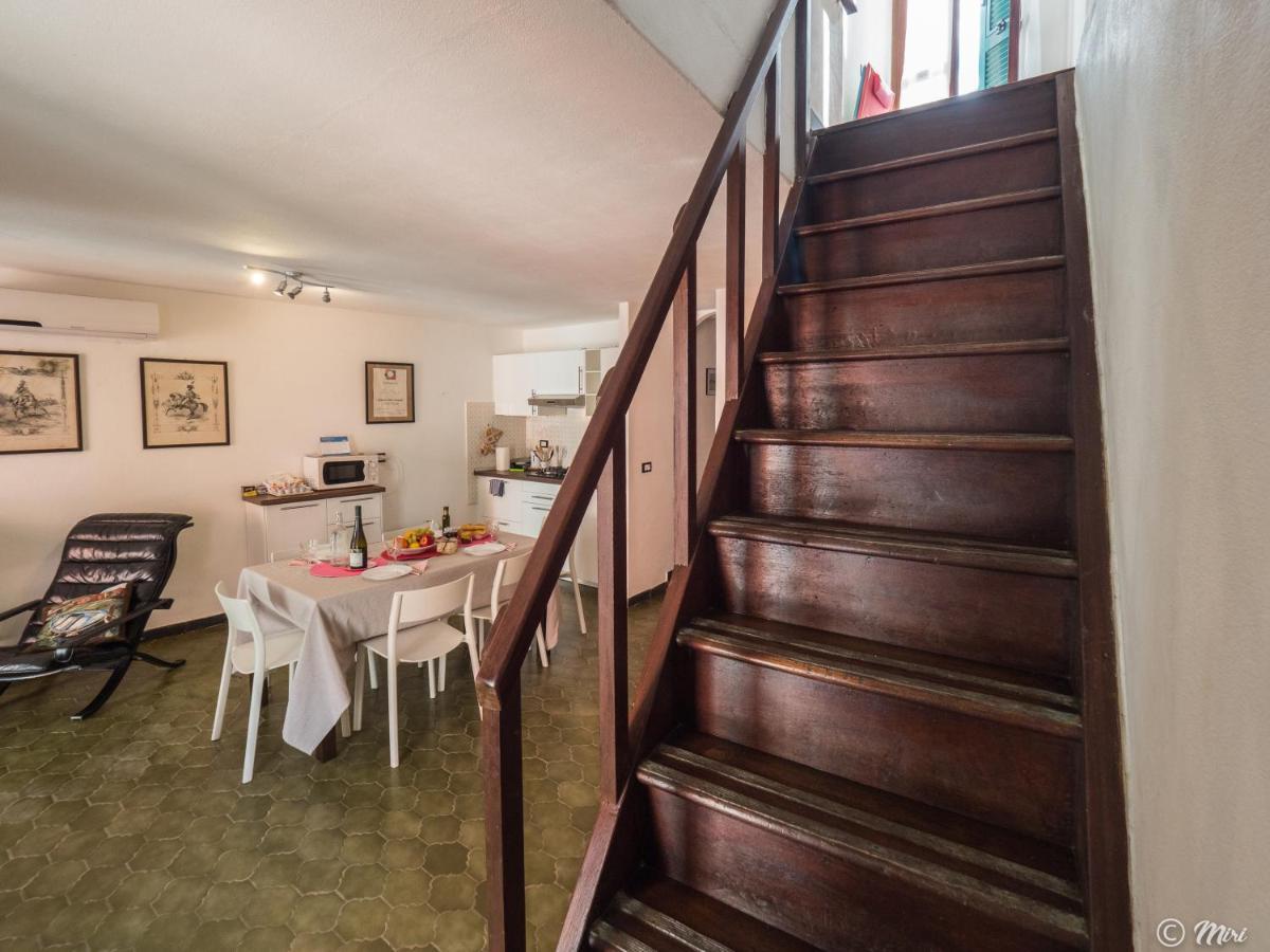 El Nin Apartment With Terrace เวอนาซซา ภายนอก รูปภาพ